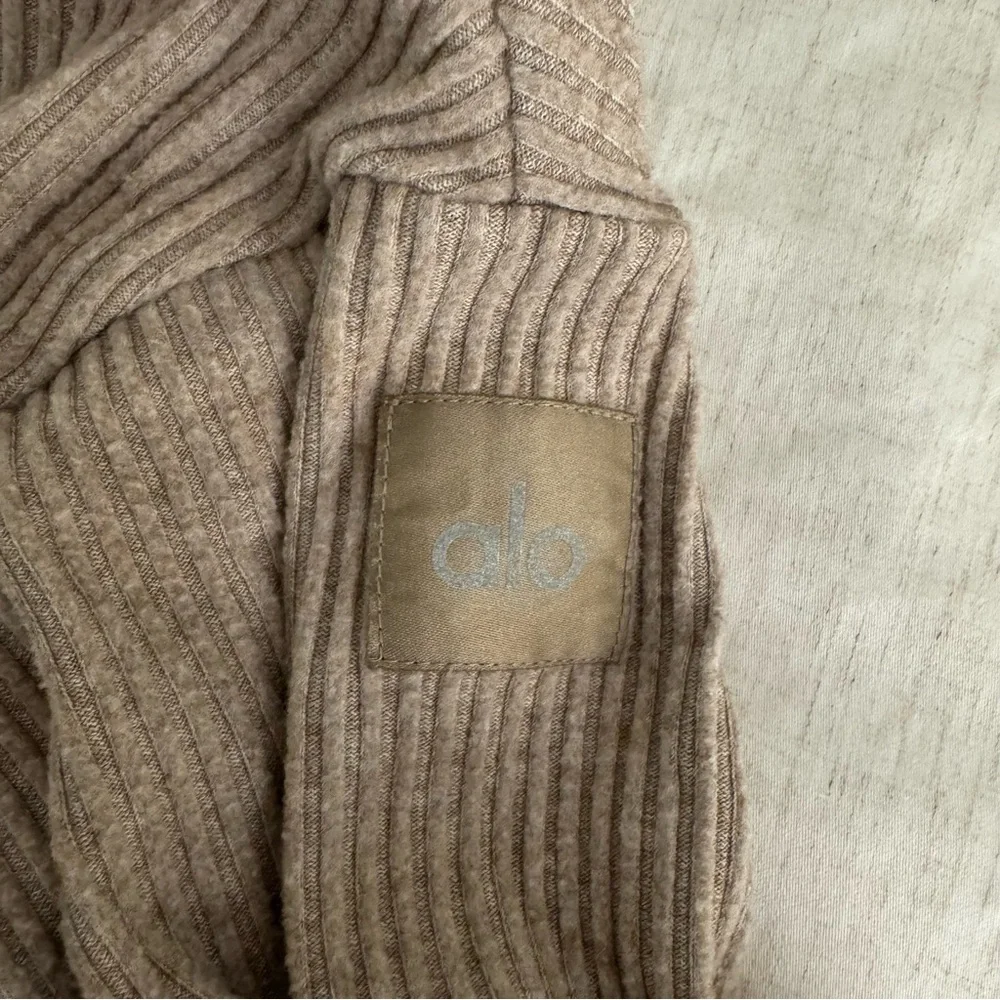 Alo Muse Hoodie and Sweatpants set in Gravel Heather - Picture 3 of 6